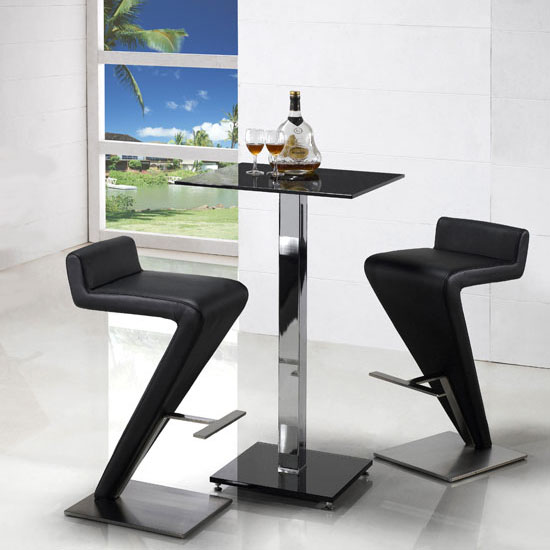 Café Furniture – Not Just For Bistros Any More!
