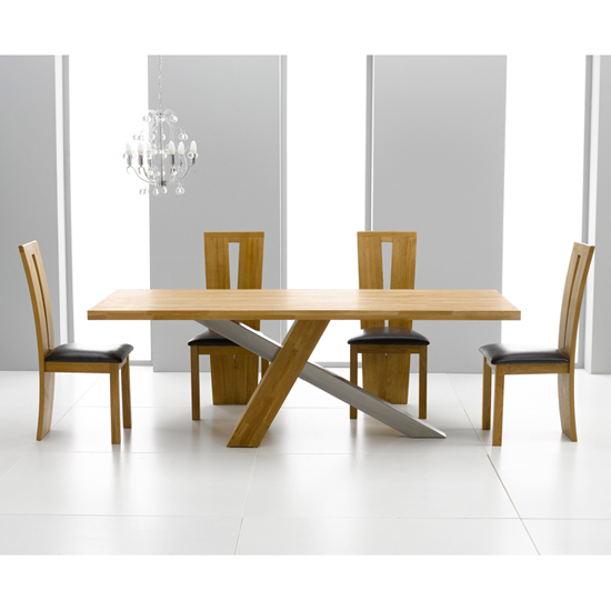 Buying Tips for Dining Table and Chairs in Light Oak