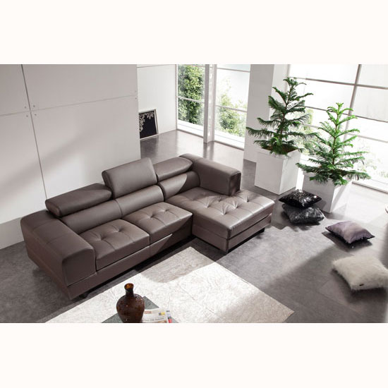 Some Tips for Living Room Ideas around Brown Sofa