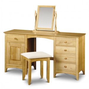 How to Decorate with a Dressing Table in a Bedroom