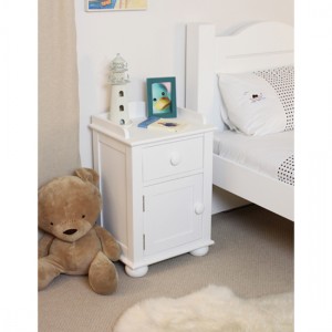 Bedside cabinet for the kids is the most important thing to choose