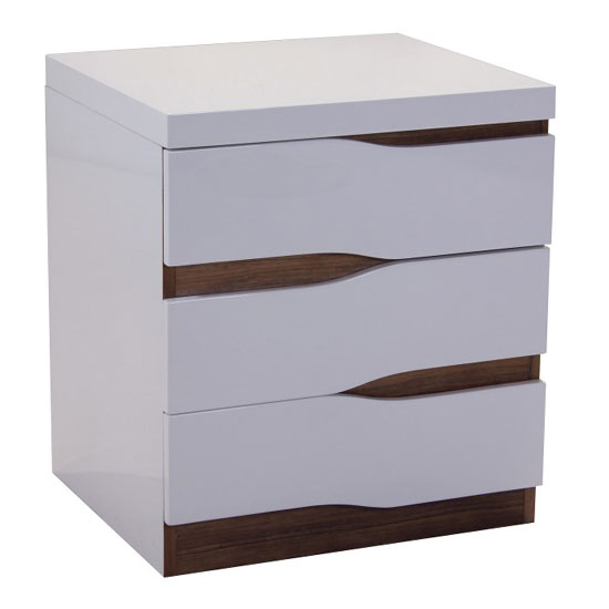 warwickthrechest - 10 Modern Nightstands And Ideas On Making Them Work In A Bedroom