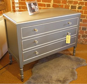 chest drawers 3 300x288 - Painting A Chest Of Drawers Ideas