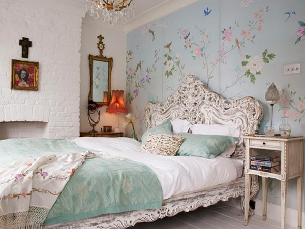 How to Decorate a Bedroom with Floral Prints: Floral Bedroom Decor Tips