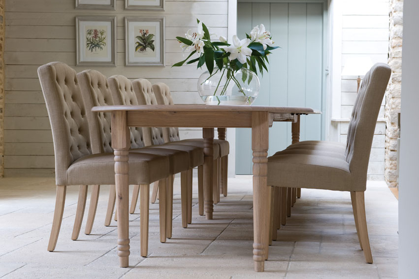 Tips On Choosing Fabric Dining Chairs With Oak Legs