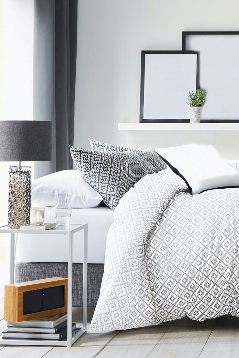 blog december 17 4 - 10 things every bedroom should have!